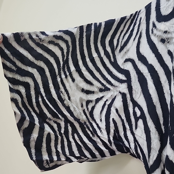 Zebra Print Maxi Dress – Flowy, Elegant & Trendy Opening on One Side - Picture 10 of 11